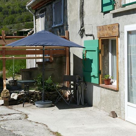 Les Bois Rouges Bed & Breakfast La Rochegiron Luaran gambar